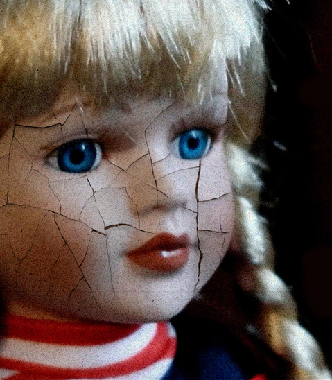 Film – Broken Dolls – Mobile